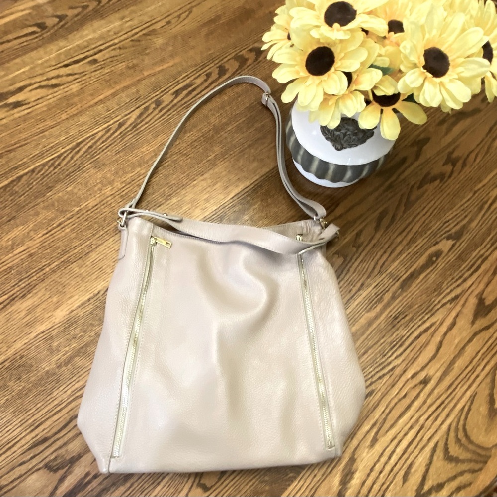 Claudia Firenze large leather bag. Has adjustable, removable shoulder strap.